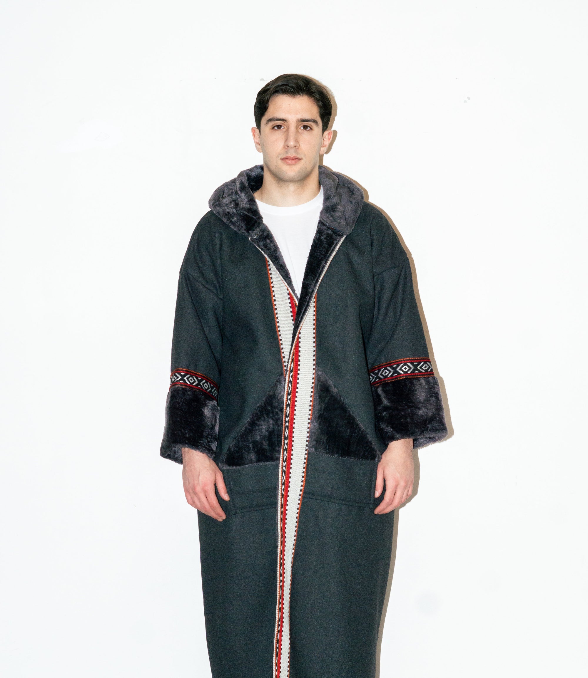 BISHT Al-Sultan / Sadu Farwa